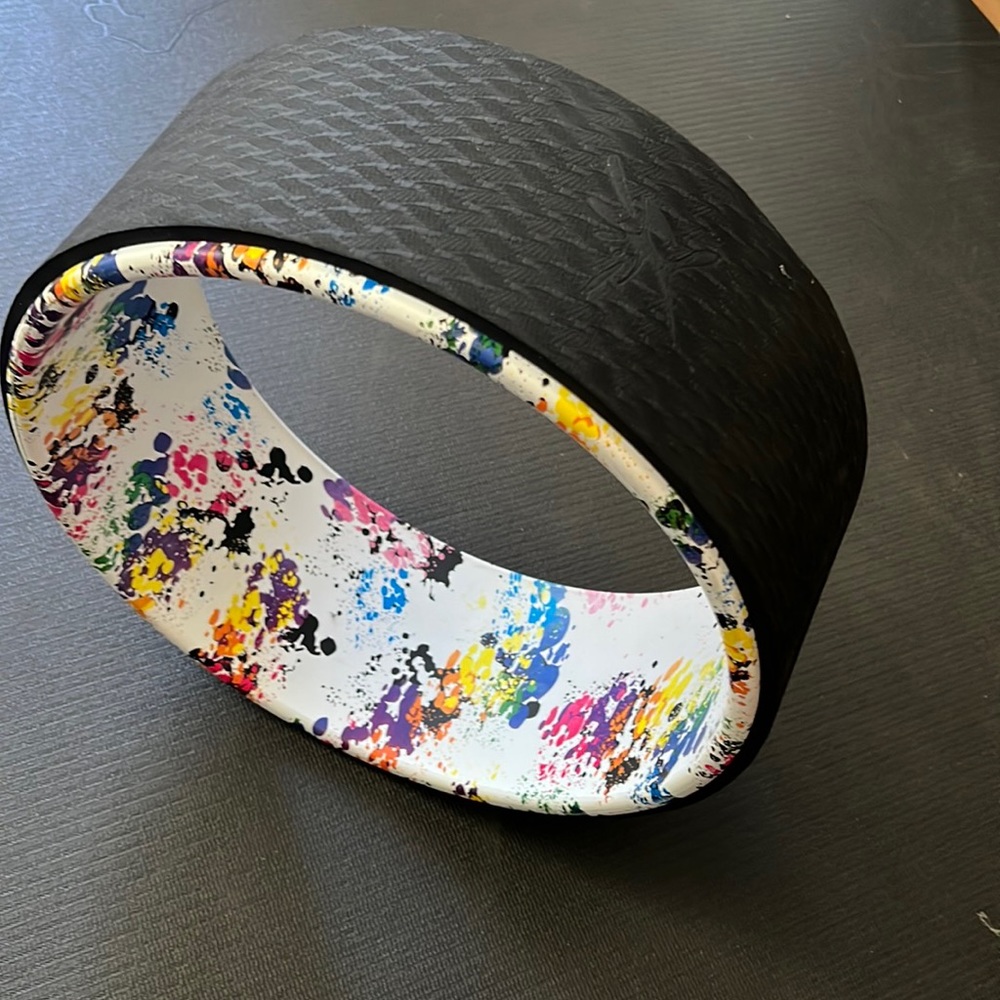 Yoga stretch wheel